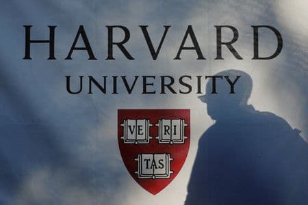 Governo Trump processa Harvard, acusando-a de desafiar investigação