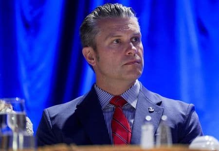 Secretário de Defesa dos EUA convoca Anthropic para discutir uso militar do Claude, informa site